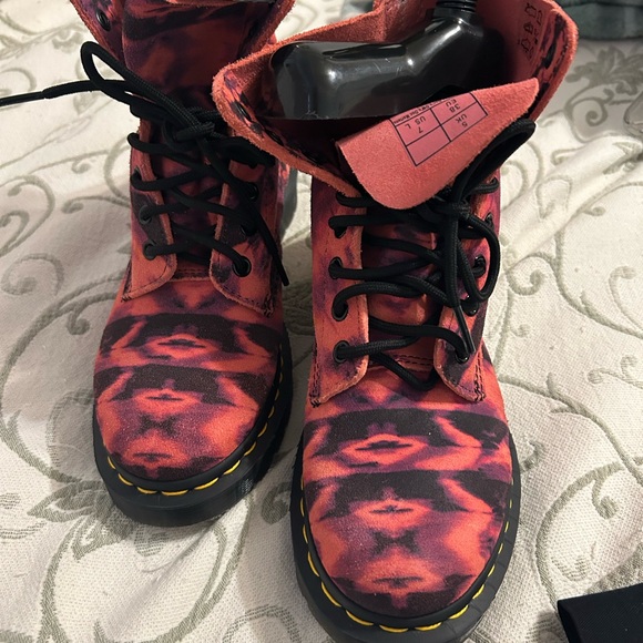 Vibrant Patterned Lace-Up Boots - Picture 5 of 8